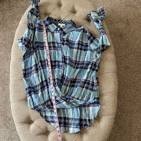 Lightweight Plaid Twist Front Top - Picture 12 of 12